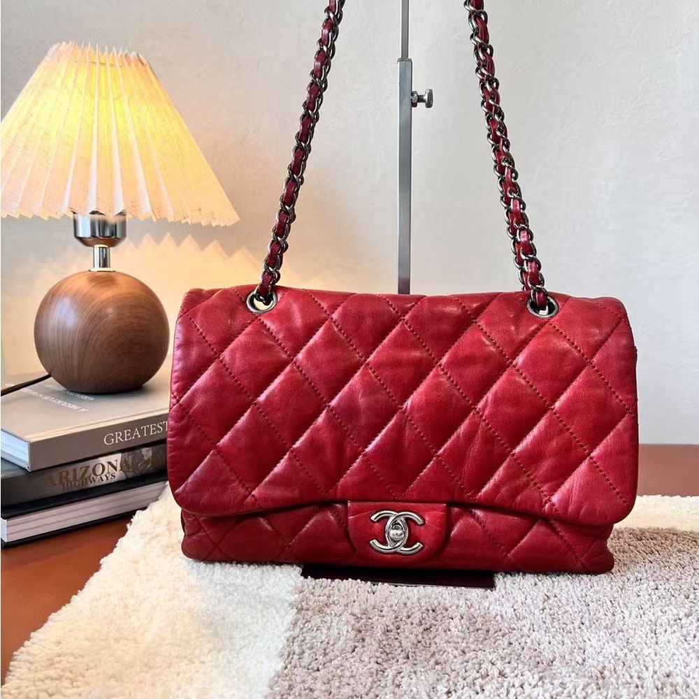 Chanel Medium CF, oiled wax red calfskin, in very good condition, ¥2600. 28*8*17